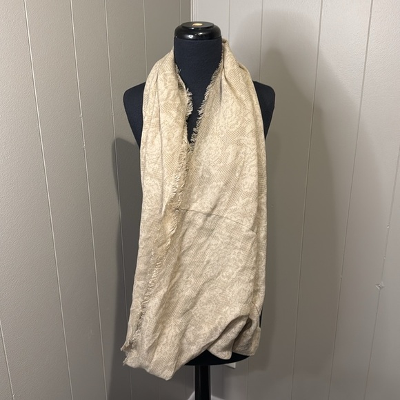 BP. New With Tag Unisex Women’s Men’s Infinity Scarf Fringe Ends Floral Pattern - Picture 4 of 6